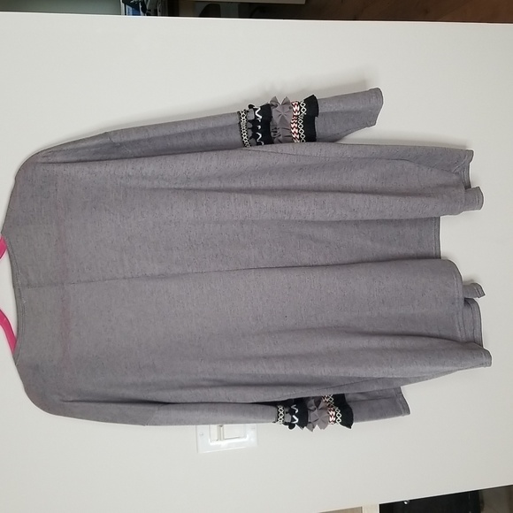 And the why Women's Open front casual sweater with decorative accents - Picture 6 of 6